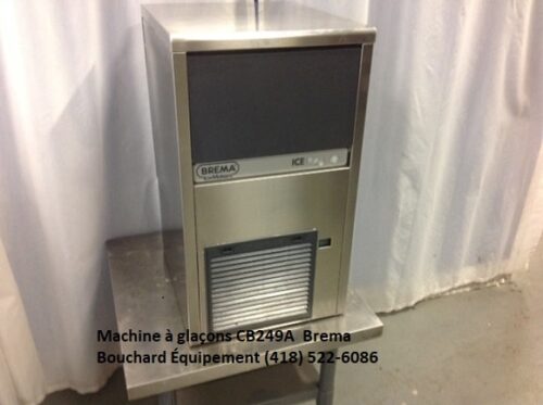 Machine à glace CB249A Brema compact. Machine à glaçons à usage commercial. Capacité de production et réserve de 20 livres.
